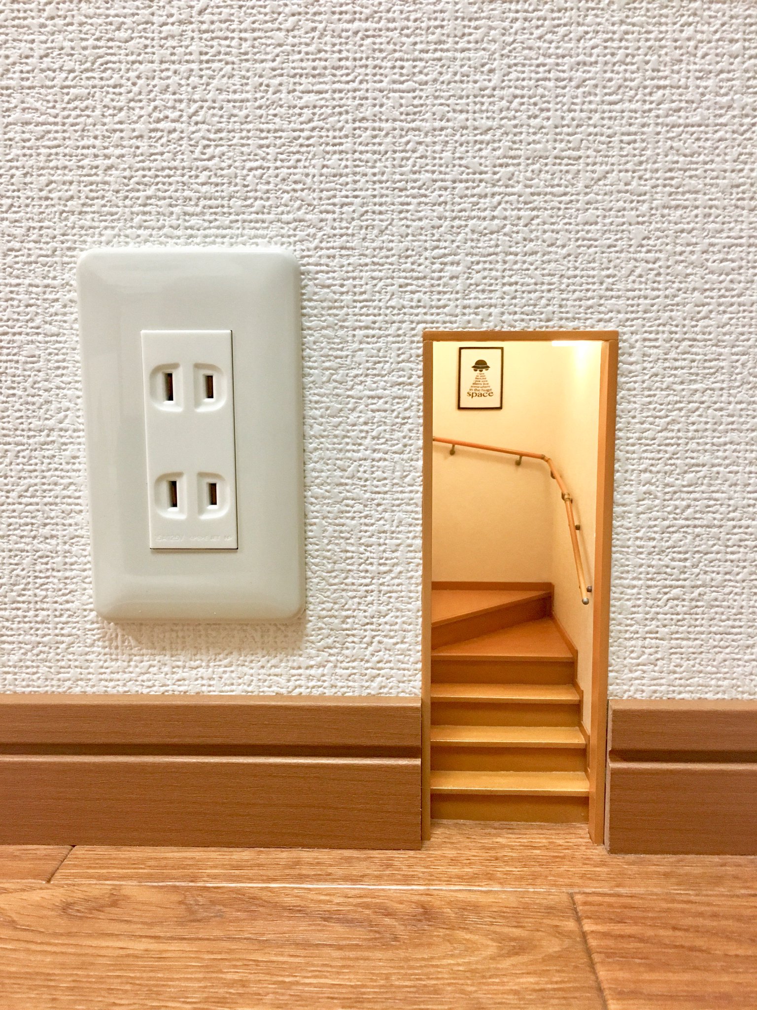 Mozu 8 30まで大阪で個展 新作公開 僕の家には小人が住んでいる 小人シリーズ第2弾 小人の階段 制作期間4ヶ月 詳細はコメント欄へ続きます Mozu World Mozu 8 30まで大阪で個展 新作公開 僕の家には小人が住んでいる 小人シリーズ第2弾 小人の階段 制作期間4ヶ月 詳細はコメント欄へ続きます Mozu World