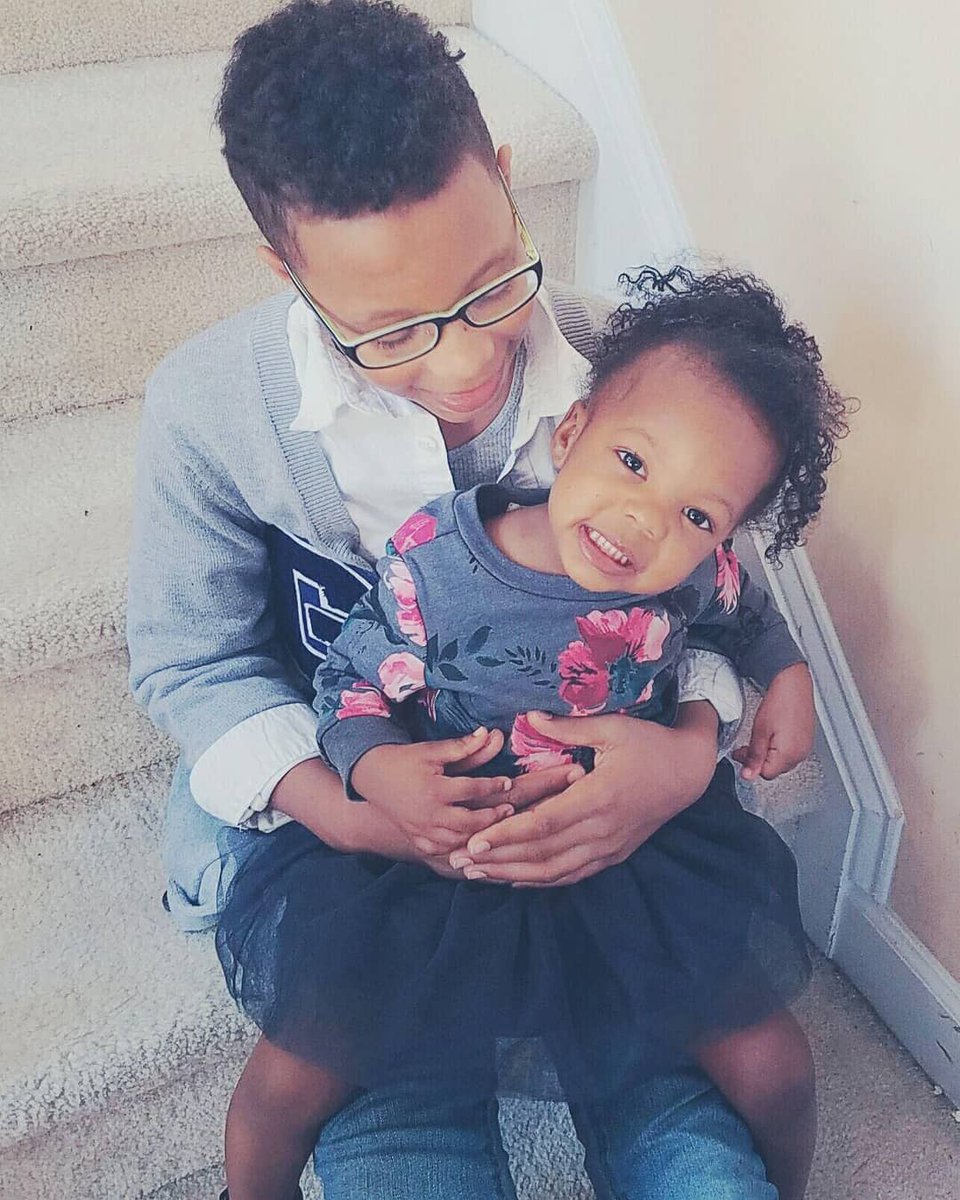 CRACKFINGER1's tweet photo. throwback with little sister 💕💕✌🏽✌🏽...https://t.co/hoFDAxYOGG https://t.co/hV5cqvFLih