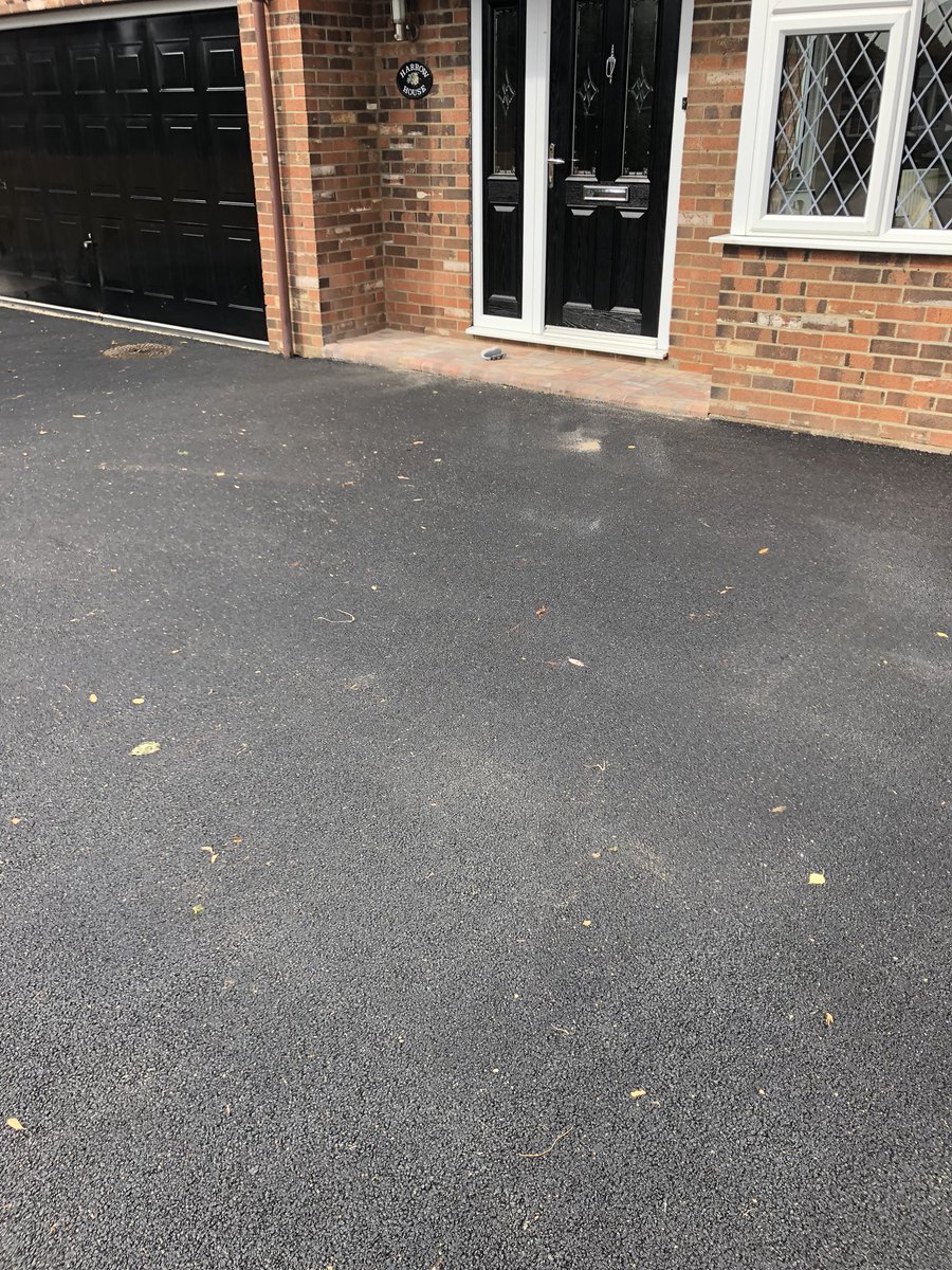 Driveway completed at #nettleham. Finished in <a href="/CEMEXUKAsphalt/">CEMEX UK Asphalt</a> 6mm SMA