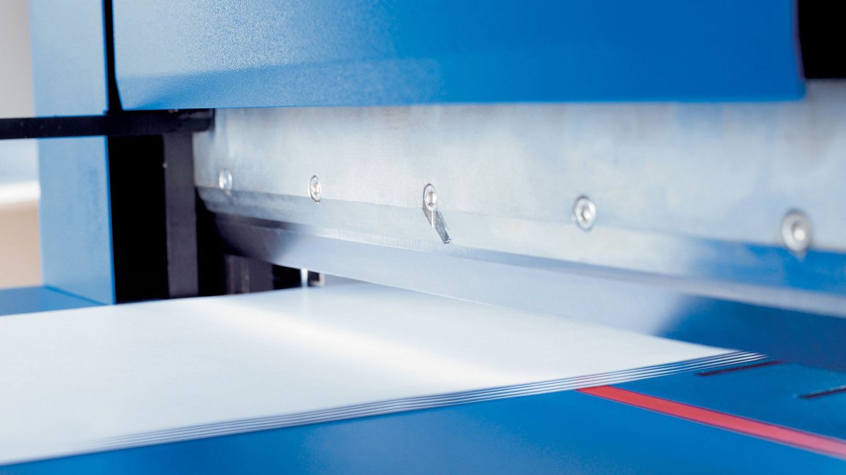 Dahle_NA's tweet image. Dahle stack cutter blades are high-grade stainless steel honed to such a sharp edge, they easily slice through stacks of paper leaving a clean, burr free edge.  Trust Dahle for excellent results. buff.ly/2ooVXjr #dahlestackcutter #stackcutter #businesscardcutter