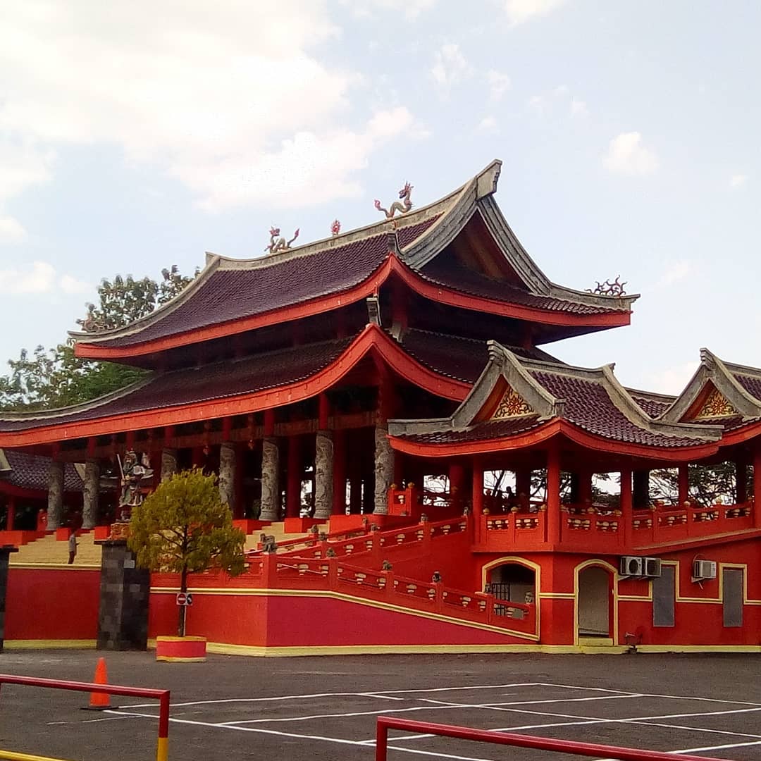 YogyakartaV's tweet photo. Klenteng Sam Po Kong is a heritage site in Semarang. Admiral Cheng Ho build this temple in Simongan beach Semarang #Semarang #sampokong #yogyakartavoyage #heritage #site https://t.co/pvQn2mR8On