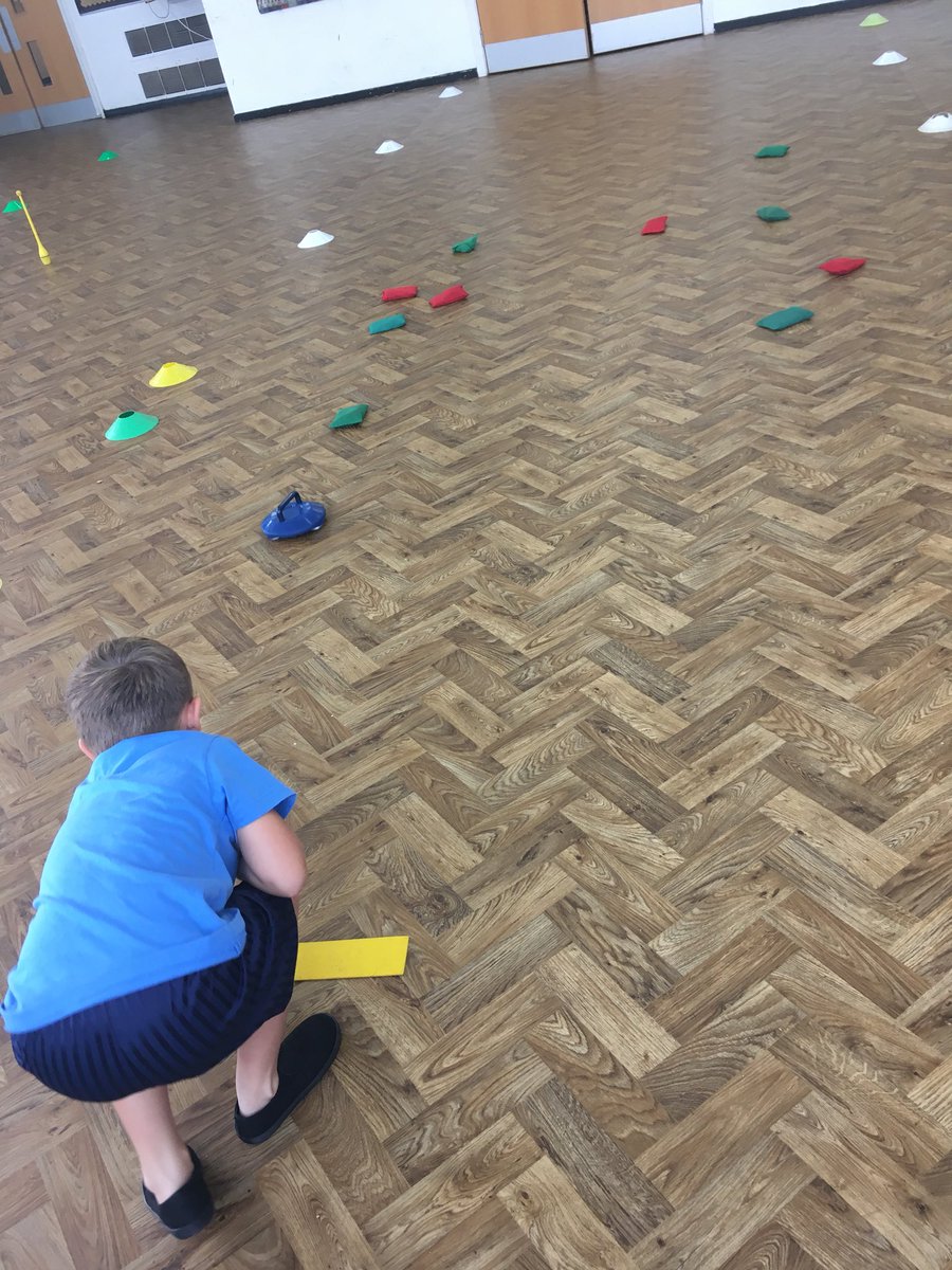 recepredgate's tweet photo. A spot of kurling this afternoon in PE #phyiscaleducation #fun #PE #kurling https://t.co/UcVNgcjFSB