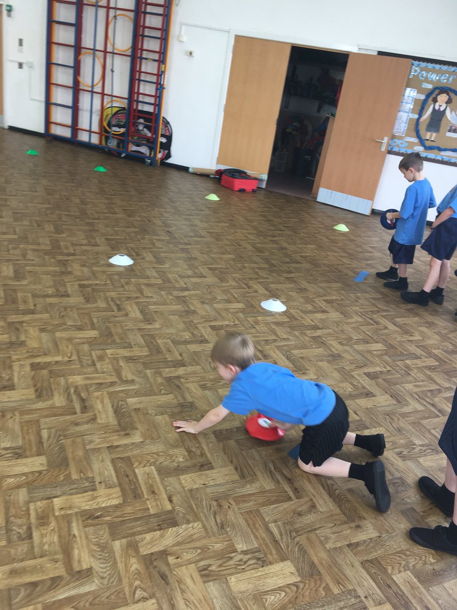 recepredgate's tweet photo. A spot of kurling this afternoon in PE #phyiscaleducation #fun #PE #kurling https://t.co/UcVNgcjFSB