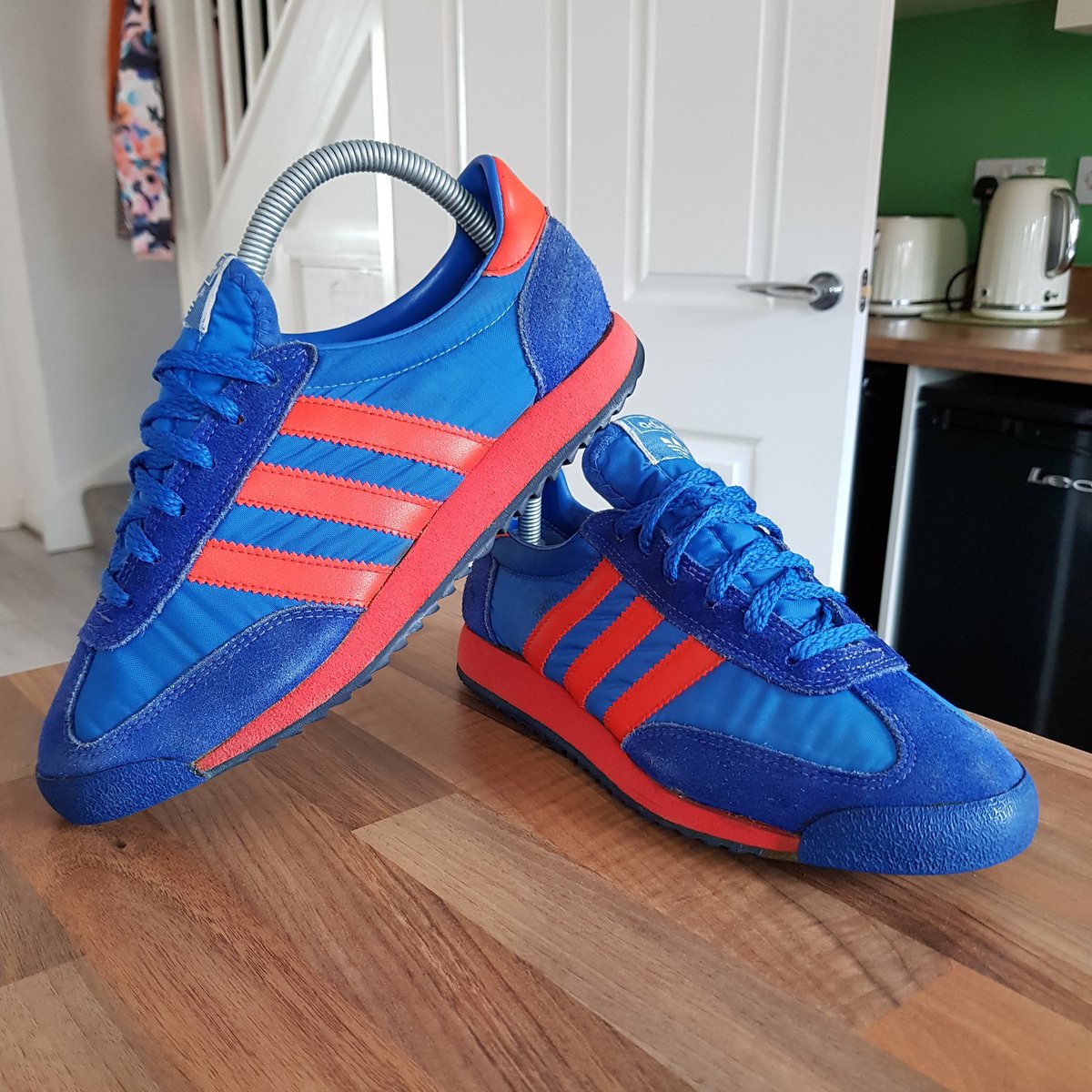 clarksters71's tweet photo. #Taiwanese #adidas #jogging #80's #adidaswearingloyal #forthosethatknow #KTF #addicted #OBSESSED #kfaakfaao #aditastic #dasslersfinest #3stripes #coolaschuff /// 😁✌🏻 https://t.co/Af4xXkDVyq