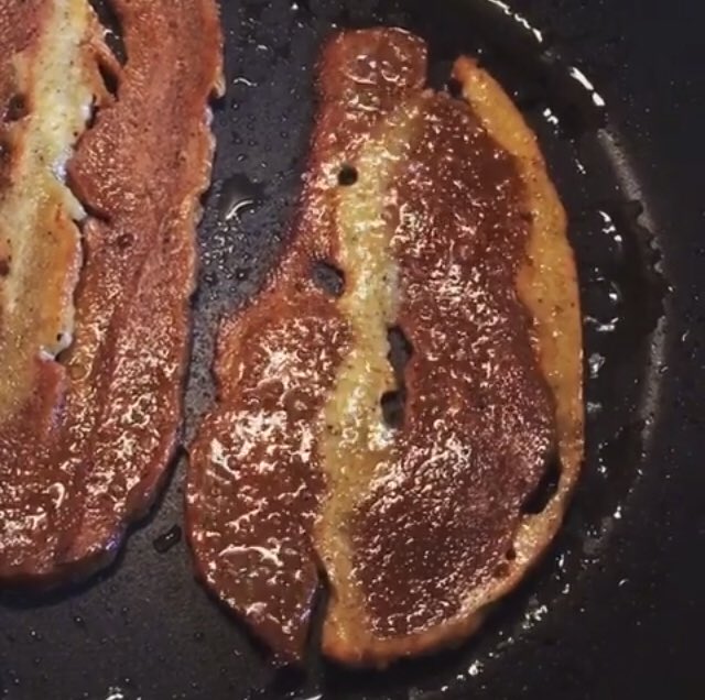 We serve home made vegan sausage, bacon and smoky beans for the ultimate breakfast indulgence. You can also grab breakfast panini, ciabattas and toasties every morning and all day Sat-Sun.