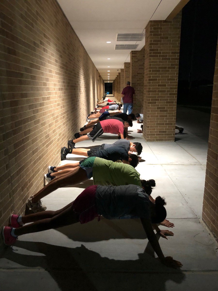 KFswim1's tweet photo. Getting our heart rates up first thing in the morning! #kfswim #MomentsinKlein @KleinForest https://t.co/PnvkRxxrAz