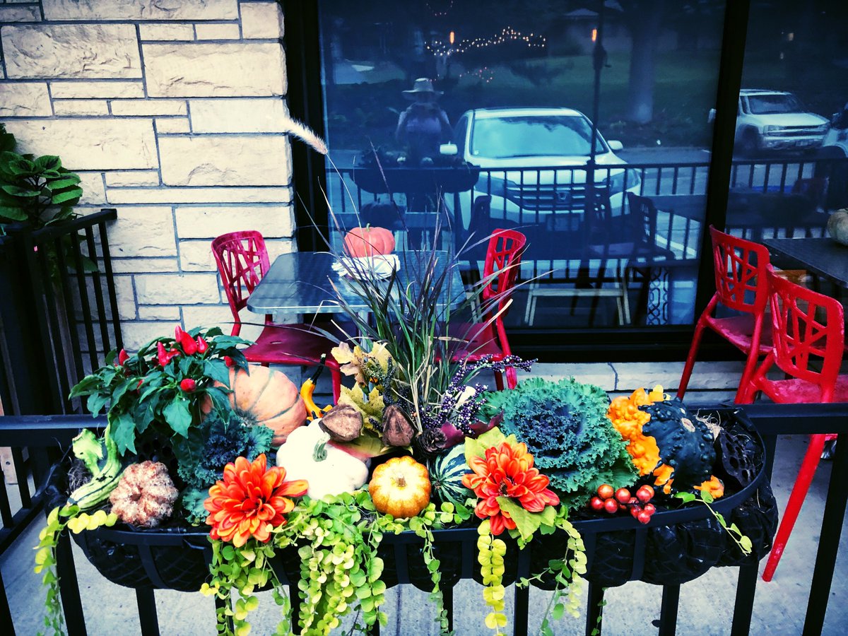 edenartofomaha's tweet photo. Fall into Autumn 🍂 with some Saturday morning brunch before the game 🏈. At Timberwood Fire Bistro 🔥 in Countryside Village. #fallflowerteam #fallcontainers #fall2018 #flowerteam #flowerteamOMA #fallfairies #edenartistry #foodies #timberwoodfirebistro #omahabrunch https://t.co/VYRUpAuJrS