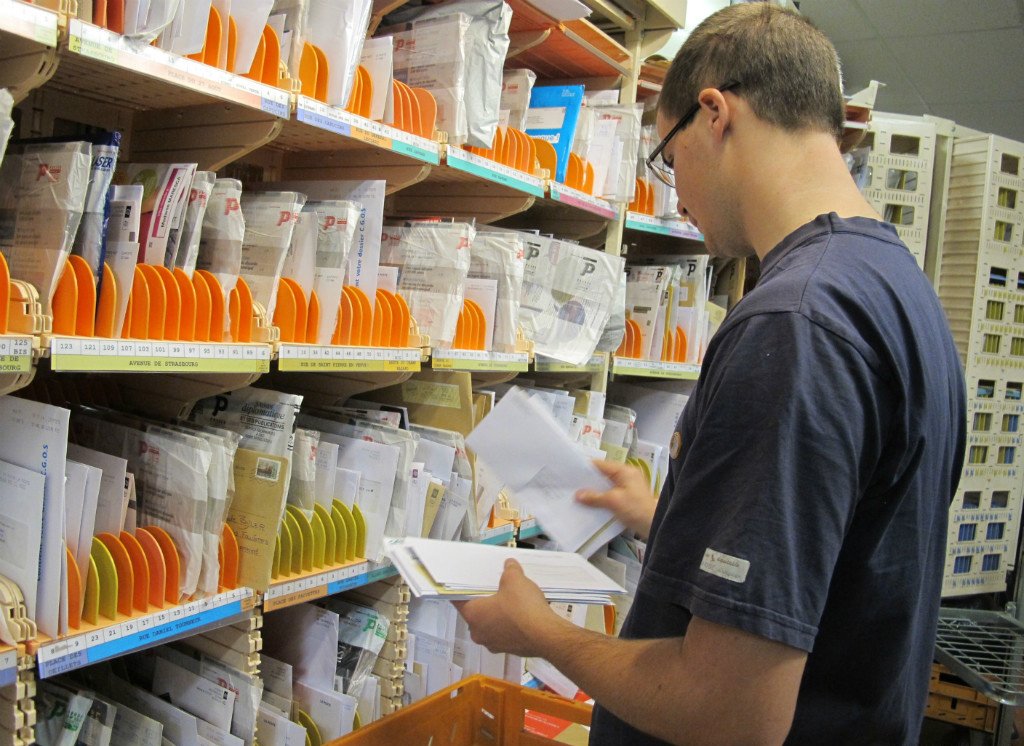 misslocrbx's tweet photo. [Emploi] PROCHEQUE NORD, entreprise basée à @Roubaix recherche un Employé au courrier (H/F) pour un CDD de 3 mois. Débutant accepté ! Pour postuler : https://t.co/1vVkq3IlNq https://t.co/8kBY7R9YzH