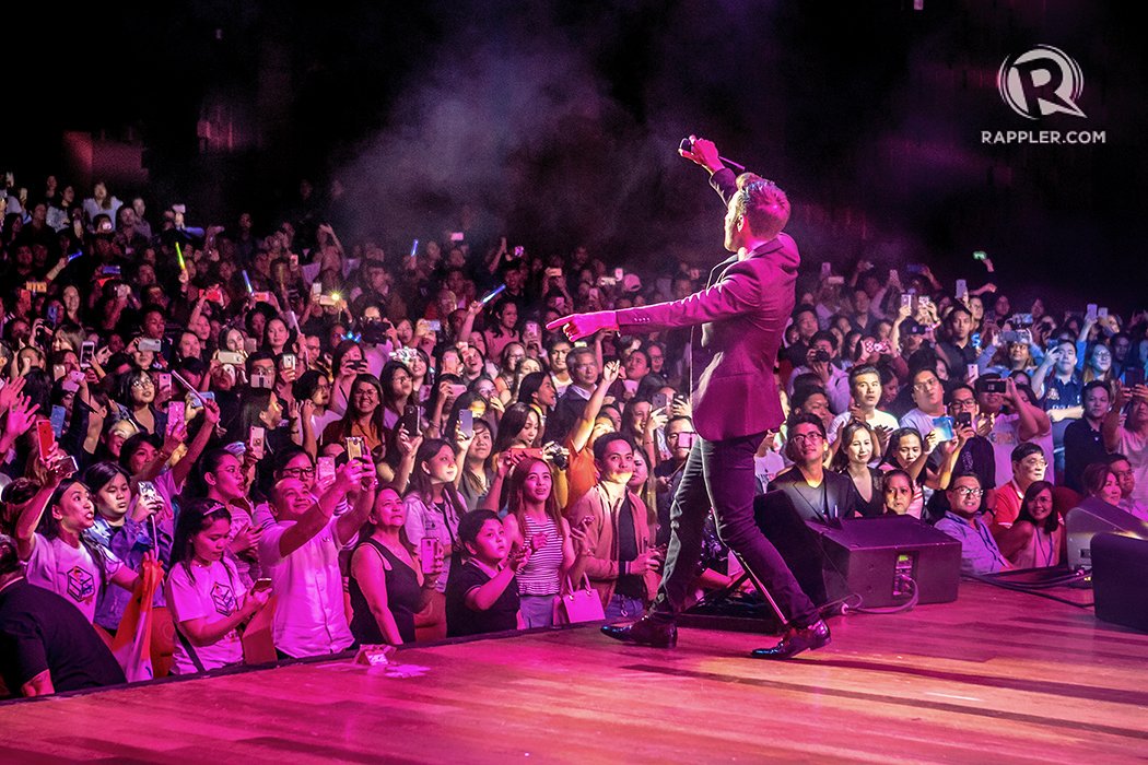 Hema_ByrnesArmy's tweet photo. All of the HQ photos I've seen of @ShaneFilan in Manila are incredible. Not only does he look amazing but the photography is just beautiful! 😍 (📸: Stephen Lavoie for Rappler) See the rest of the photos here: https://t.co/WU38JzxKoC)

#LoveAlwaysPH #ShaneFilanPH #ShaneFilanMNL https://t.co/76eoD83zAt