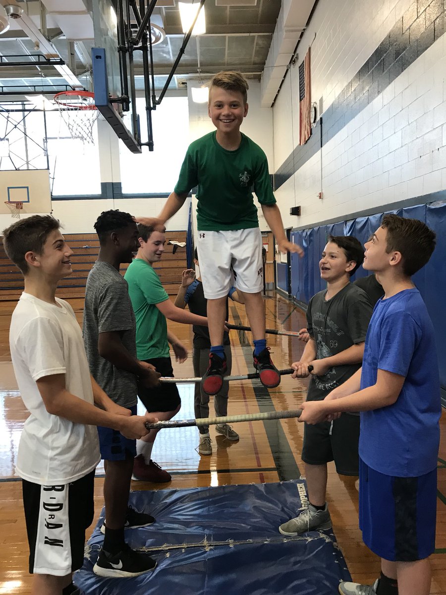 mmspecarbone's tweet photo. Last day of #projectadventure @MMSBlazers #trust activities in #enrichedPE #humanladder https://t.co/apaJcGw9KZ
