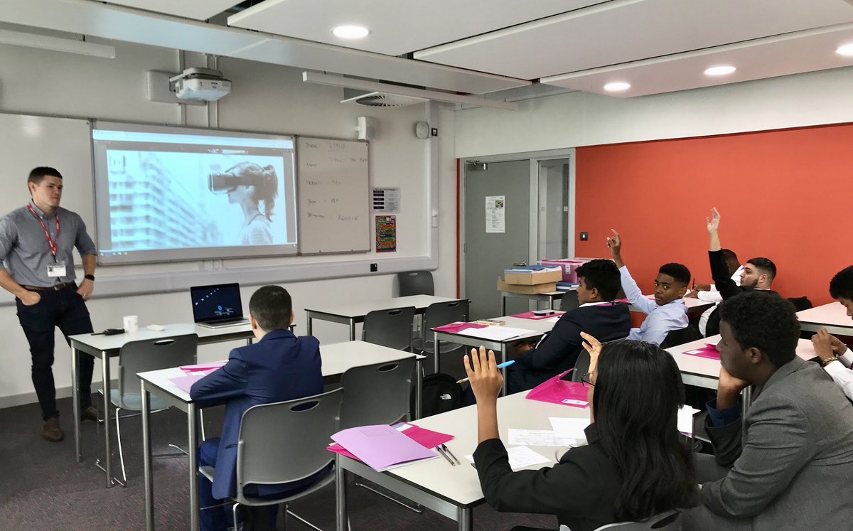 TheB1M's tweet photo. Our Co-Founder @Fred_Mills inspiring @DECinSchools pupils at @SSMWUTC about cutting-edge #construction technology and the incredible range of jobs our industry has to offer. AMAZING to see kids so engaged and excited - in the words of one pupil "this blew my mind"! https://t.co/RfZK1TxHlc
