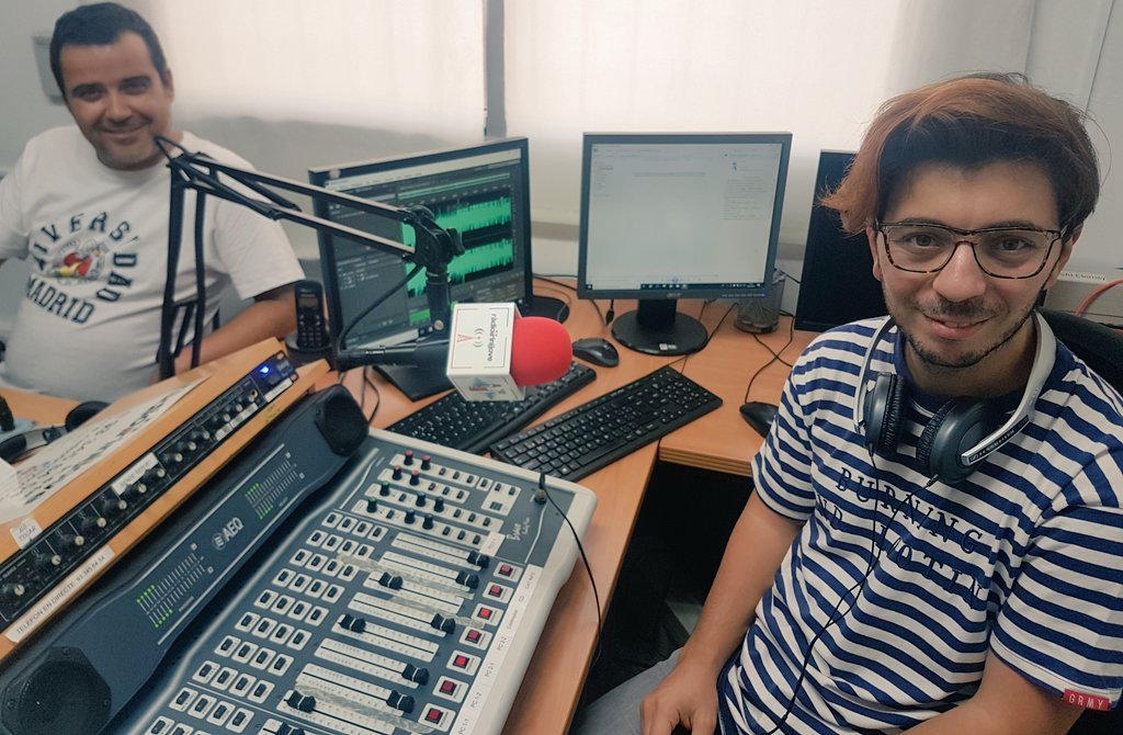 radiotrinijove's tweet photo. 🚨Estem #ONAIR i #ONFIRE🚨 a @radiotrinijove, i no només perquè hem estrenat #novatemporada sinó també per la #qualitat, #quantitat i #varietat de #programes📻📢que tenim!. Avui al matí hem arrencat amb #FrecuenciaIvaginaria i ara a la tarda estem #endirecte amb @lavidaesocio!. https://t.co/c1XbQj8Rzz