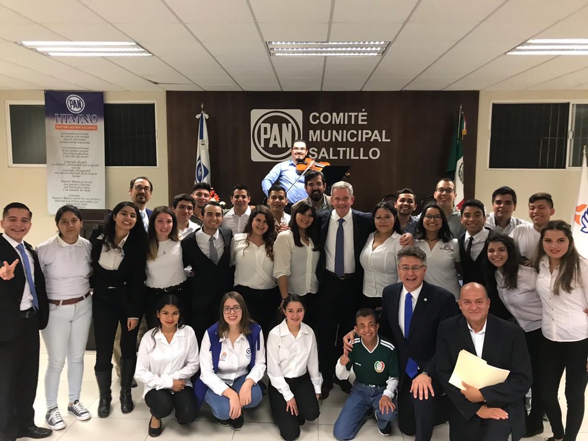 marcelotorresc's tweet photo. En @AccionNacional le apostamos a la capacidad de los jóvenes para seguir mejorando #México. Ayer pasé un rato muy agradable con los integrantes de @AccionJuvenil, en la inauguración de las instalaciones del Comité Directivo Municipal en #Saltillo, ¡gracias por acompañarnos! https://t.co/yQdCsvpMPJ