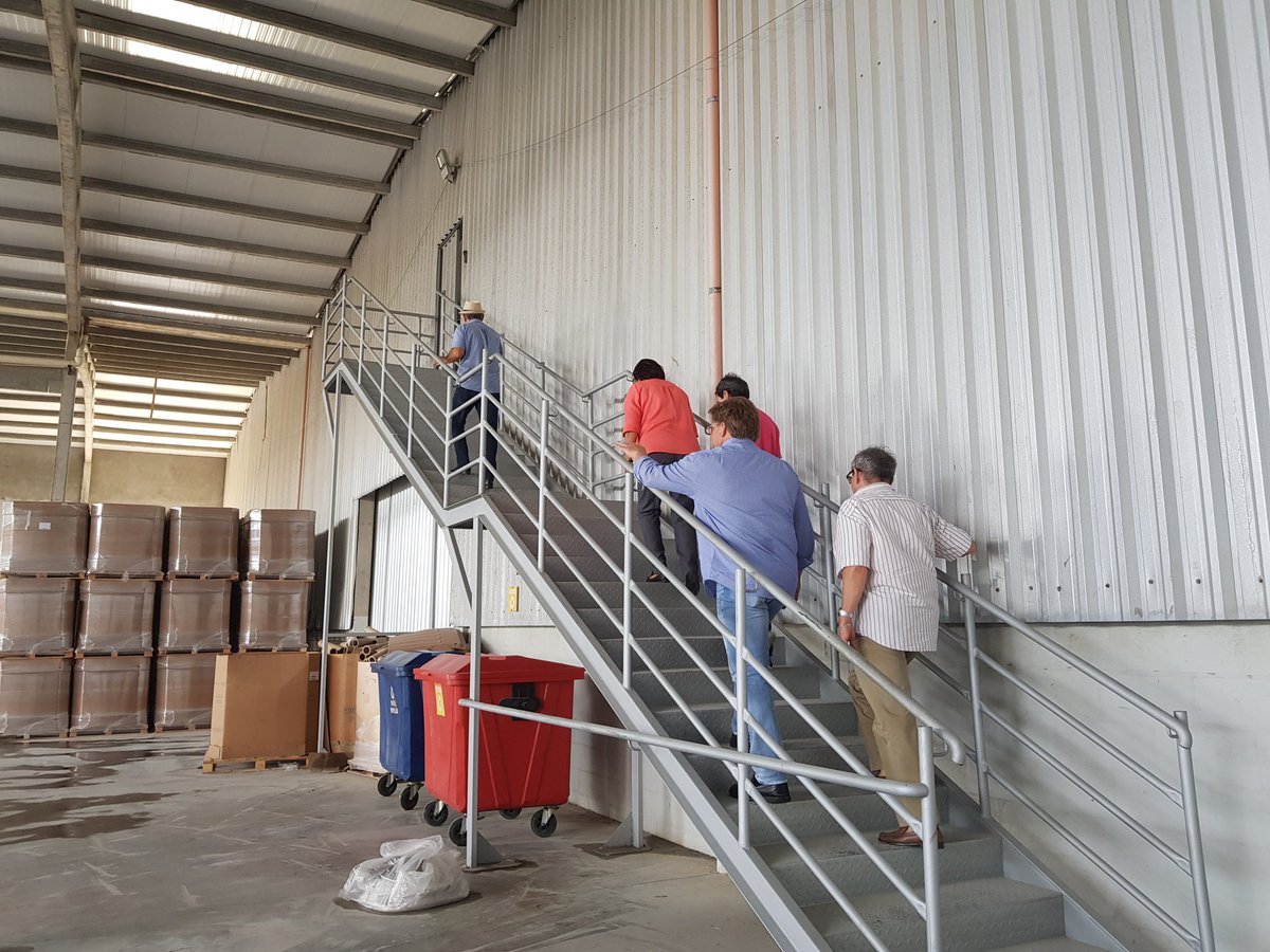 fatimabezerra's tweet photo. A convite do empresário Toinho da #Sterbom, Fátima visita a empresa potiguar @sterbomoficial, a maior indústria de alimentos congelados do RN. Um exemplo na geração de emprego, exemplo p/ NE e Brasil. Tbm presentes, o vice-pres. do #SindSorvete, Sílvio Torquato, e @JoaoHelioJr. https://t.co/lID7AKsIq2