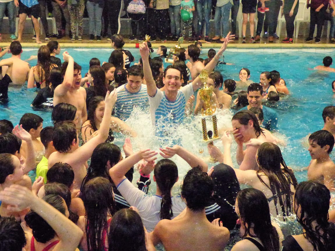 qacoficial's tweet photo. NATACIÓN: Nuestro plantel obtuvo el subcampeonato en la Liga CiDeNa. ¡Felicitaciones! https://t.co/iNz5sTg4ue