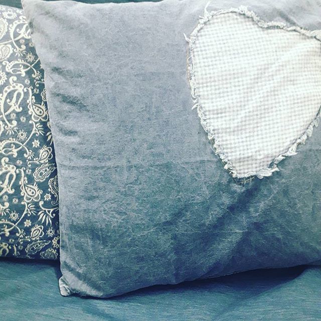 indigoyarn's tweet image. I love denim 💕
#denim 
#premierevisionparis 
#indigoinspiration 
#indigo ift.tt/2DaeytR