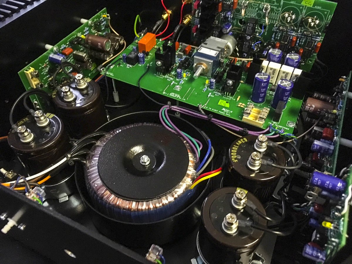 SugdenAudio's tweet photo. The #IA4 is 33 Watts of #PureClassA goodness weighing a healthy 20kgs. It uses a highly developed version of the #A21 power output stage. There is very little spare room inside as the power supply is so large. The pre-amp is on two circuit boards... https://t.co/APLUZwrjsk https://t.co/Vieq14fVRS