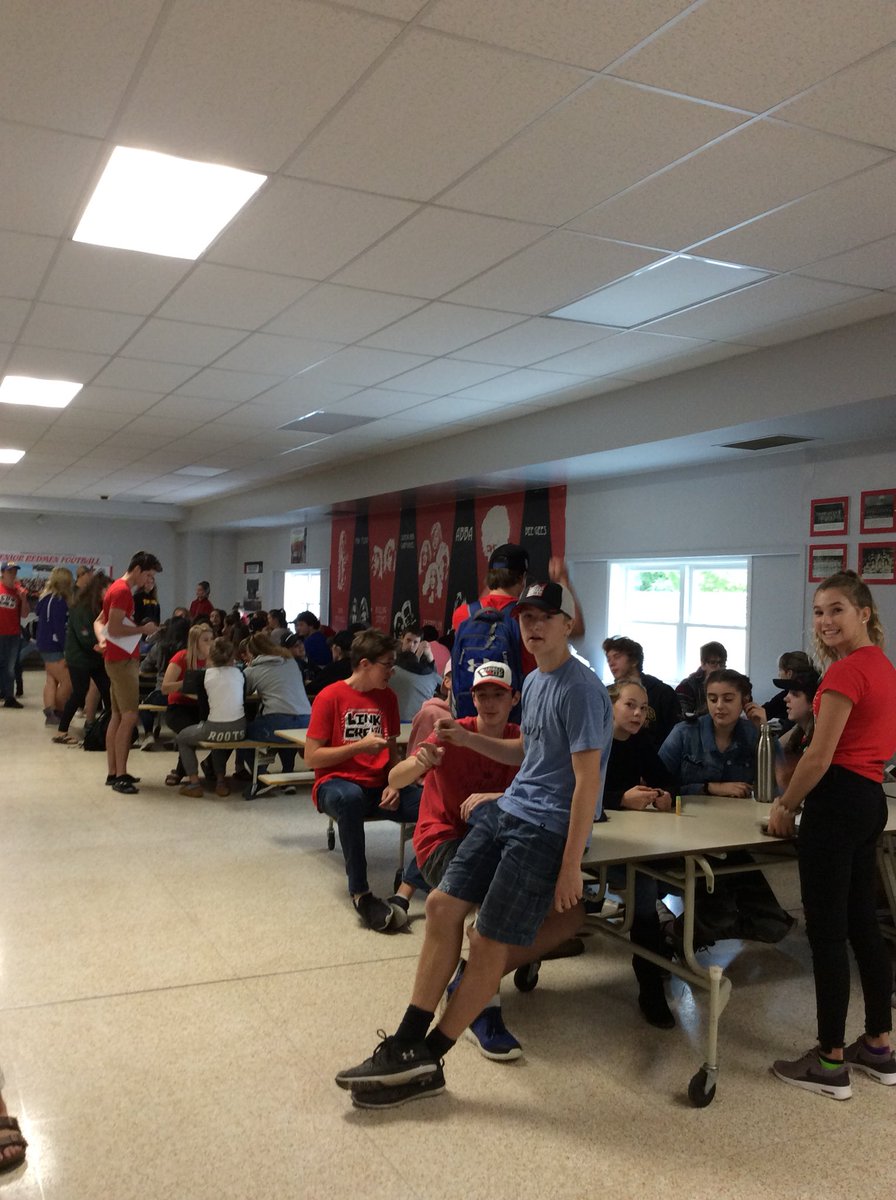 Surprise! <a href="/ArnpriorDHS/">Arnprior DHS</a> Link Crews busy with a crazy scavenger hunt during Per 1!  @RCDSB