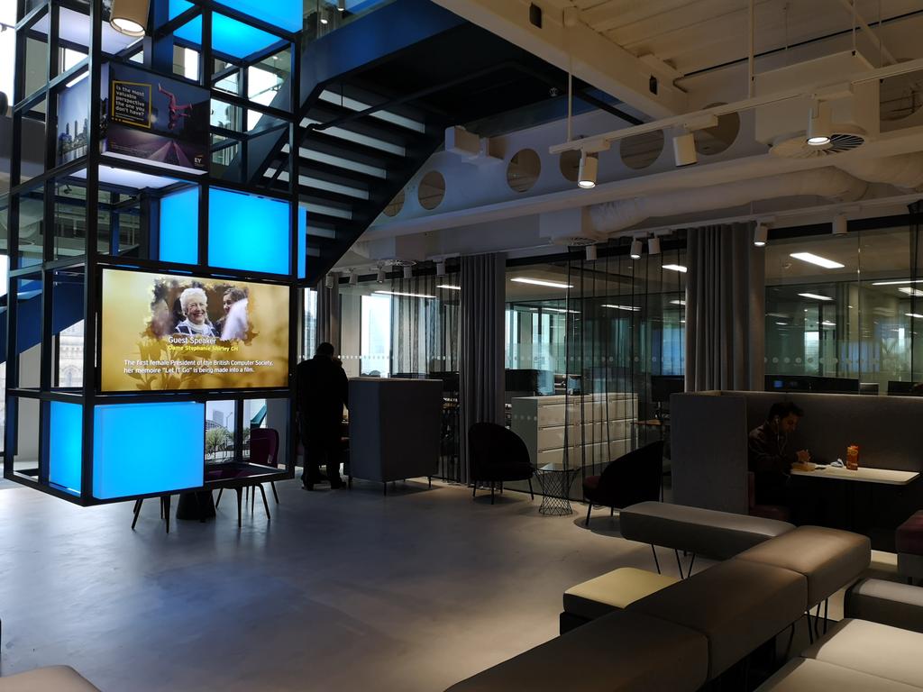 AndyODonnellJLL's tweet photo. Great to be back in our fantastic Manchester office. Love working here. #EYatWork https://t.co/gODdDWmlfP