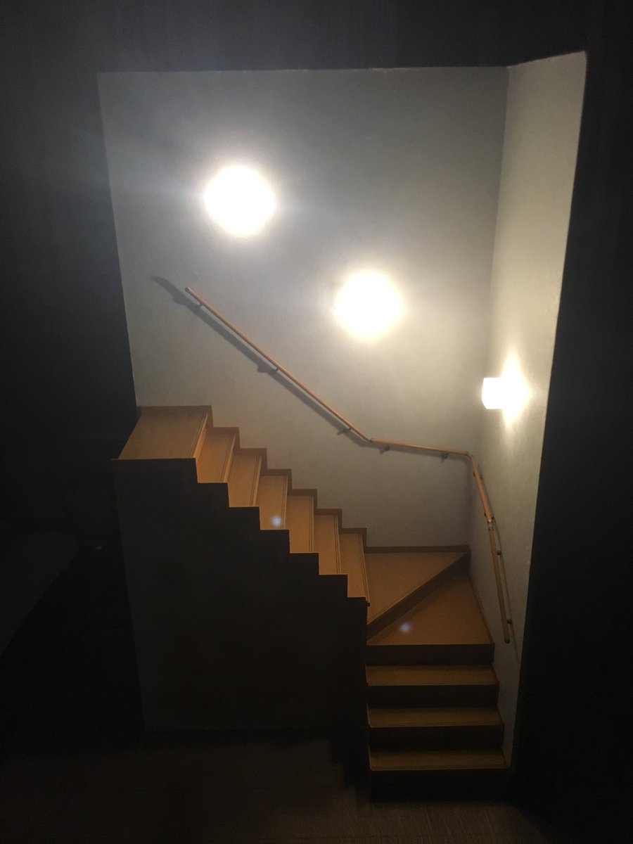 あなたには見えますか この階段の 秘密 が まじまじ動画を見てたら びっくりした まさかの作品 Togetter あなたには見えますか この階段の 秘密 が まじまじ動画を見てたら びっくりした まさかの作品 Togetter