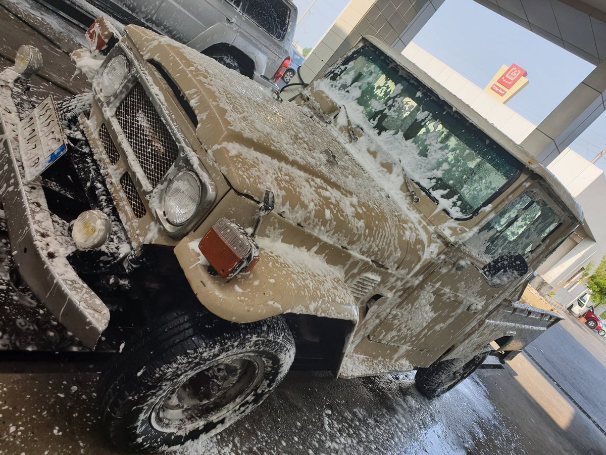 randywhorton's tweet photo. It's old it's a bit ugly. But, it runs and drives. #fj45 #Toyota  #SaudiNationalDay https://t.co/AunMDVpYnz
