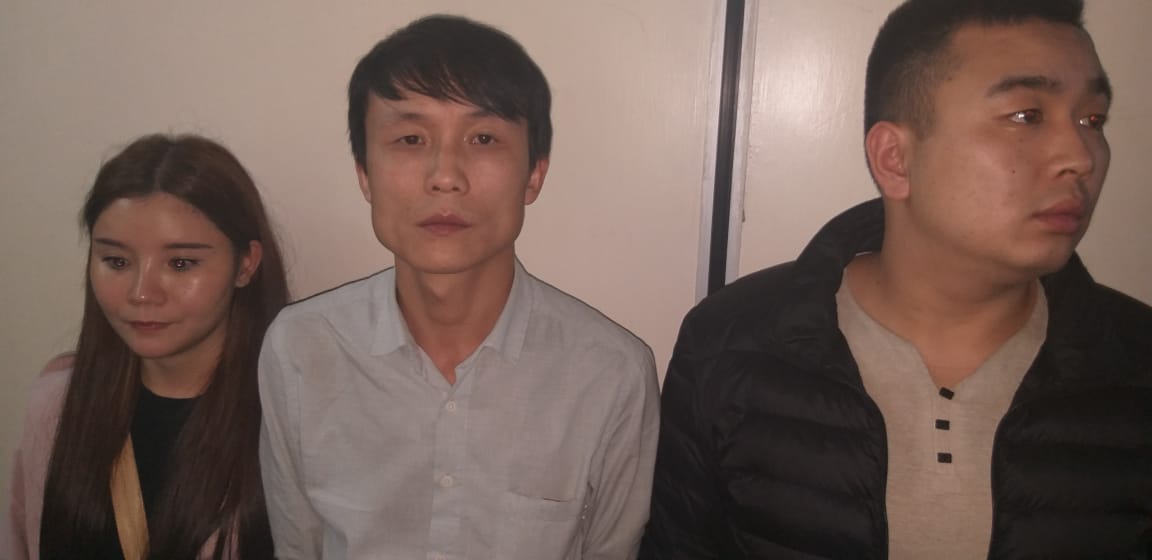BossRadioKE's tweet photo. BREAKING:
15  Chinese were arrested by Immigration officers 
@DCI_Kenya
 this morning in South C estate BROTHEL, it's believed they have been engaging in Prostitution. They are being processed for deportation. Cc. 
@GKihalangwa
 
@InteriorKE
 #AskImmigrationKE 
@TheStarKenya https://t.co/BrUObPFoQo