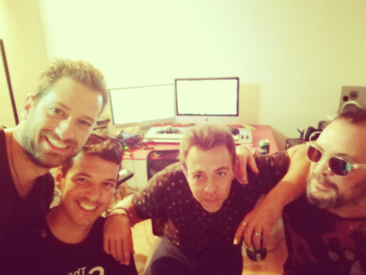 ⛤Os informamos <a href="/vanesamartin_/">Vanesa Martin</a>, <a href="/pabloalboran/">Pablo Alborán</a> y <a href="/antilopez/">Antílopez</a>
que hemos secuestrado a estos dos musicazos hasta nuevo aviso, aunque estamos pensando si liberarlos de su cautiverio porque... #HastaLuegoMariCarmen está quedando que da susto!!😂🎵👏💃

#TonyRomero #JoseMalasia 🔝🔝🔥🔥