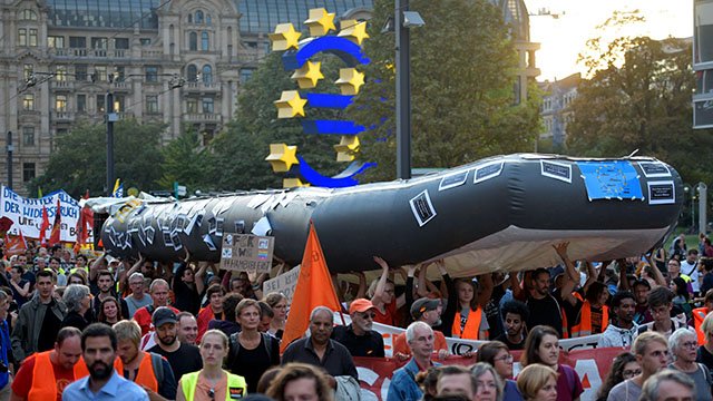 A majority of Europeans favor taking in refugees, but most disapprove of EU’s handling of the issue dlvr.it/QkhfzJ