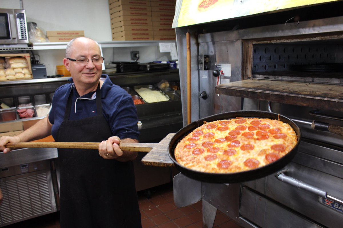 Bell's Greek Pizza tweet media