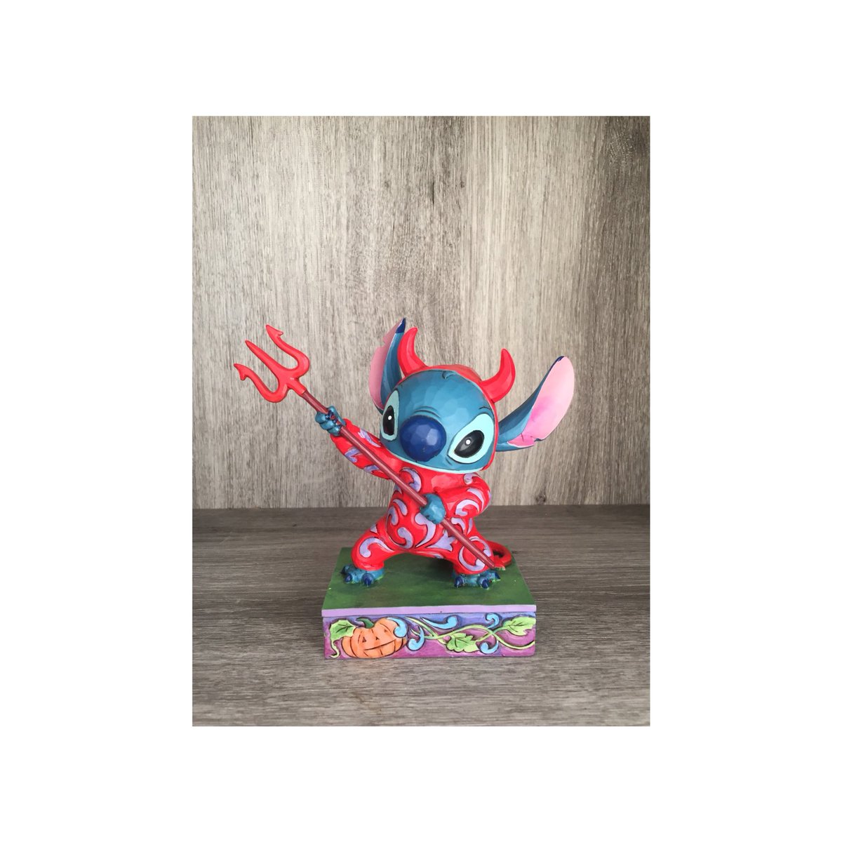 vickysabbar's tweet photo. Always be yourself unless you can be Queen of Hearts ♥️ 👑 then always be Queen of hearts ♥️ 🖤
.
.
.
@dandoiscindy @anpelemans #disney #comiccon #cosplay #queen #queenofhearts #stitch https://t.co/OK218L5GnY