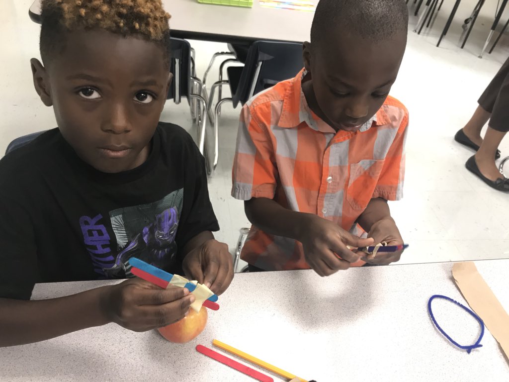 kari629's tweet image. First and Second grade @cescrocsrock! STEAM in classrooms today was amazing! #structurebuilding #applehats