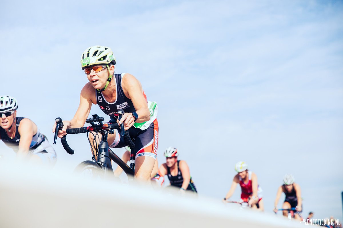 Teamcompetities's tweet photo. We hebben meer interviews van @3athlon_NL voor je. Je ziet @Tri4Friends en TC Maastricht, winnaars #badmutsenpuntcom3eDivisie  TC Maastricht 2 won 
samen met @UtrHeuvelrugTri de #Pioneer4eDivisie
@triathlonNL @badmutswinkel @pioneercyclo
https://t.co/UgAROOYbrH https://t.co/KZ3ykmYJdk
