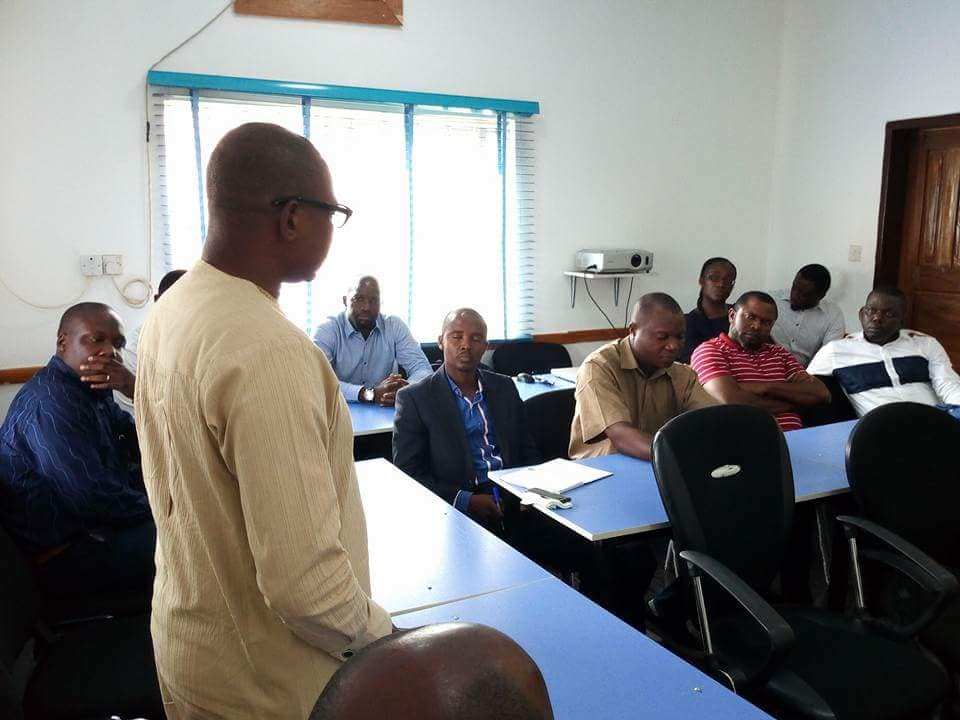 JohnTondu's tweet photo. Surv. Tondu Engages More Stakeholders Meet Abuja Based Profess https://t.co/zAMFEpzLz6 https://t.co/78dgznvpJ3