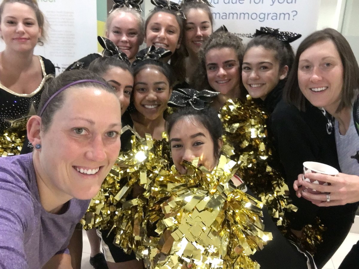 oxyjennrt's tweet photo. #MYHHS What a great way to start your day at work!! With cheerleaders!! https://t.co/JAMzIHu0MK