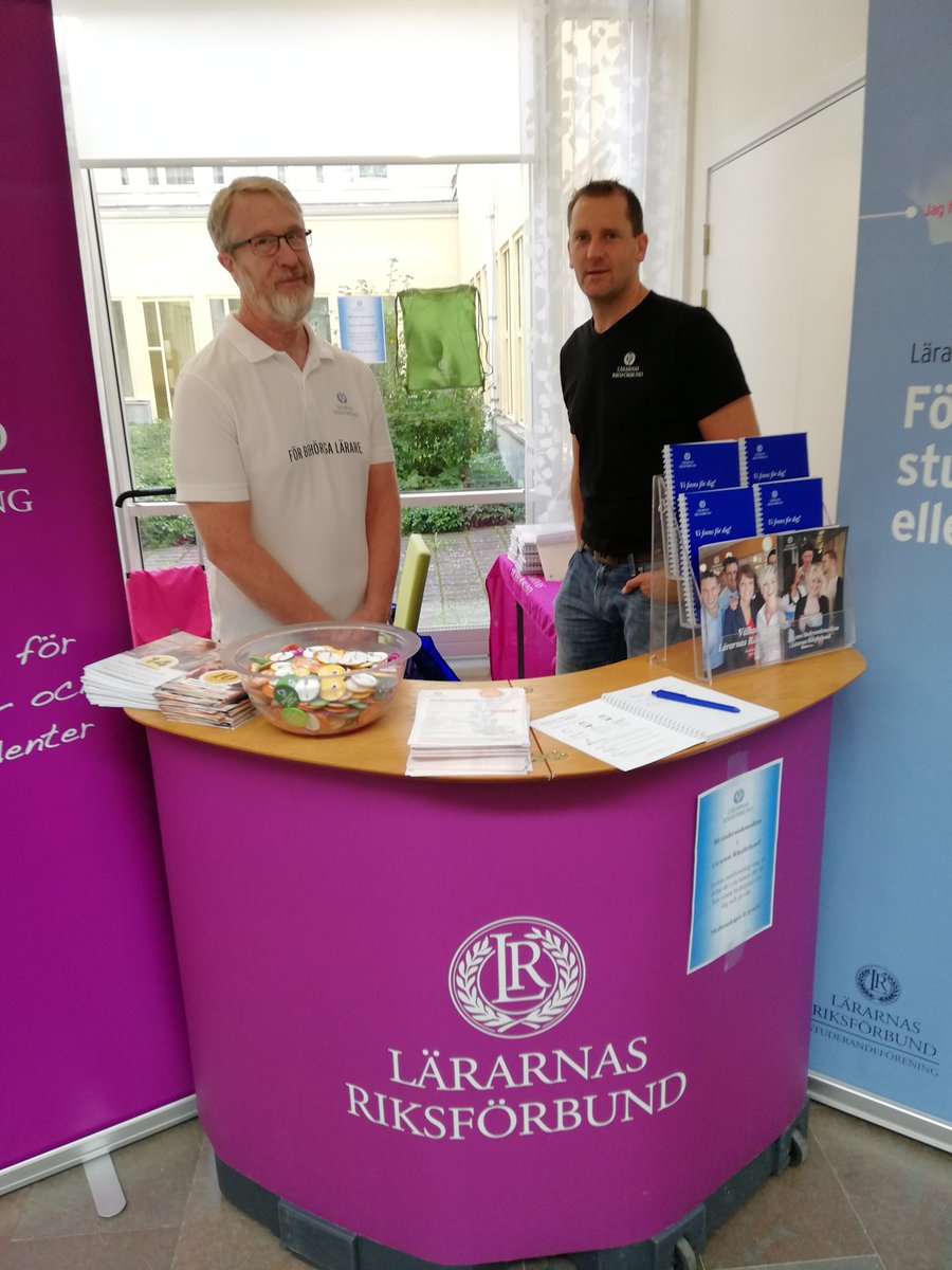 masen56's tweet photo. Välkomstmässa på Örebro universitet. Roligt rekryteringsarbete av lärarstudenter på universitetet😊. Många lärarstudenter har sökt medlemskap i LR Stud.👍 @lararnas https://t.co/Th6AapC7gC