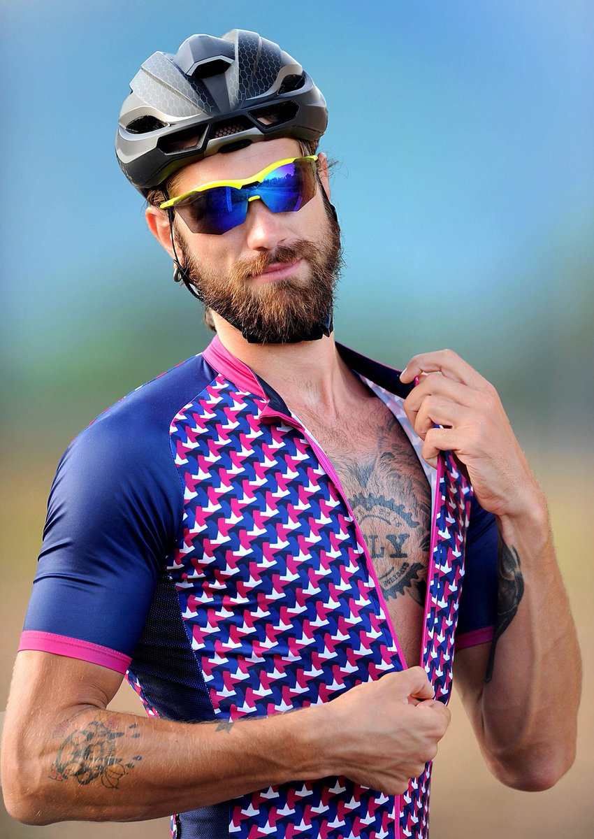 FLYCyclingTeam's tweet photo. Ecco alcuni scatti di @Jennylore77 che ritraggono a nostro parere uno dei #cyclingkit più belli realizzati dal #bikefashionlab di @Thelookofsport.
-
La nuova collezione #rhthelookofsport è online sul sito https://t.co/Avh9x09jWZ andate a vederla.
-
#FlyCyclingTeam #cycleunit https://t.co/ibSmGBGipL
