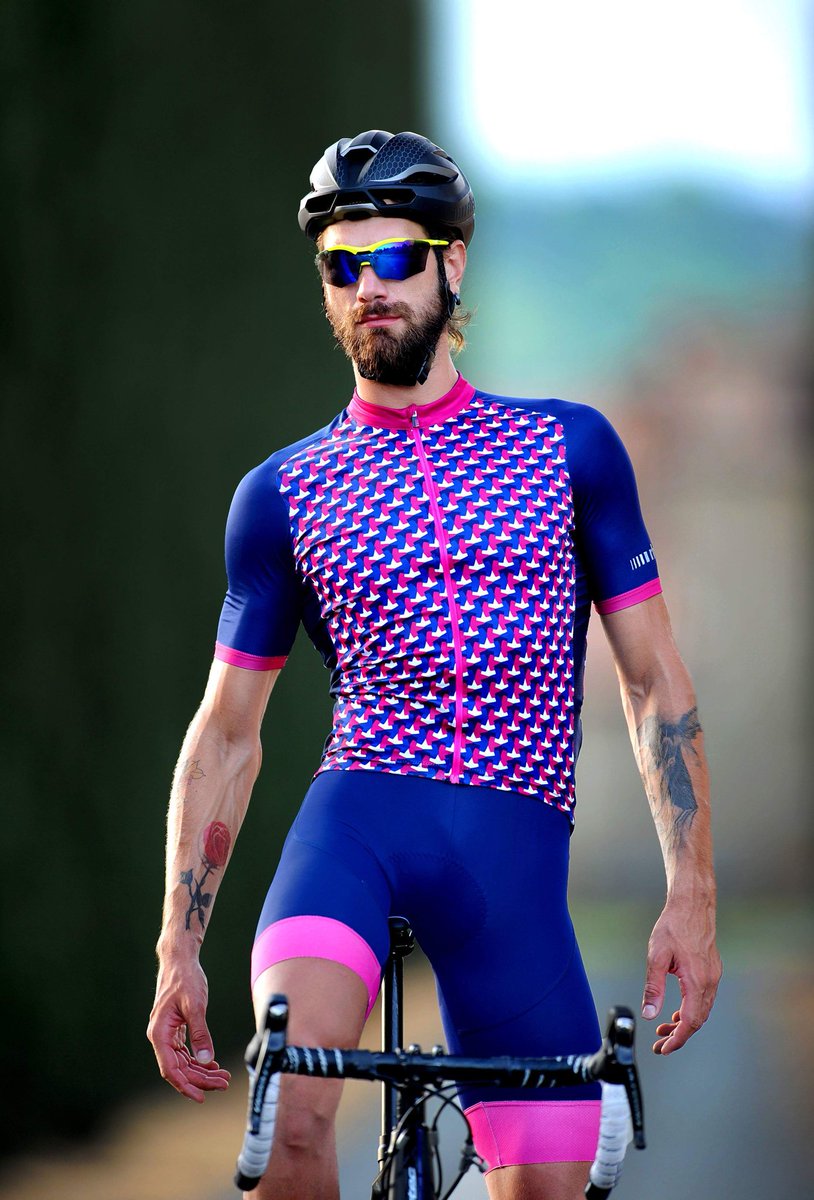 FLYCyclingTeam's tweet photo. Ecco alcuni scatti di @Jennylore77 che ritraggono a nostro parere uno dei #cyclingkit più belli realizzati dal #bikefashionlab di @Thelookofsport.
-
La nuova collezione #rhthelookofsport è online sul sito https://t.co/Avh9x09jWZ andate a vederla.
-
#FlyCyclingTeam #cycleunit https://t.co/ibSmGBGipL