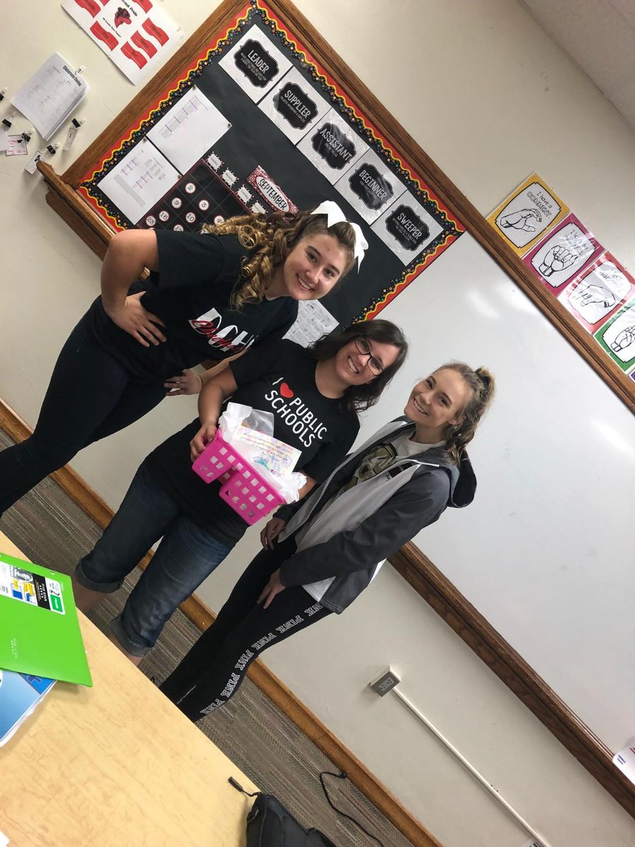 DC_Scouts's tweet photo. National Honor Society members wanted to extend their appreciation to each new staff member of our district with a welcoming basket to show their appreciation for joining our school system. #dc_scouts #welcomeaboard #luckytohaveyou https://t.co/aq3zaPME31