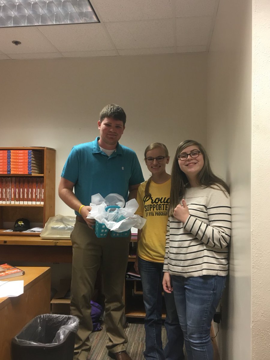 DC_Scouts's tweet photo. National Honor Society members wanted to extend their appreciation to each new staff member of our district with a welcoming basket to show their appreciation for joining our school system. #dc_scouts #welcomeaboard #luckytohaveyou https://t.co/aq3zaPME31