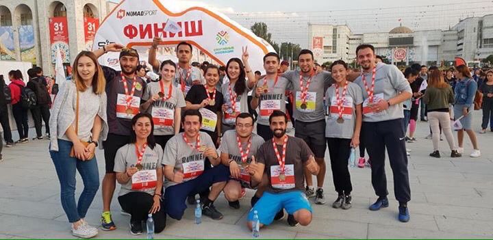 FLEXAlumni's tweet photo. FLEX Alumni are busy conquering every field!!! Sherzod Shamiev '11 and Bobby M. Hafiz ‘09 participated in Europa Plus 100 Run Marathon 🏃 🏁 🏅 

#FLEX25 #FLEXAlumni #ACGlobal #ExchangesAlumni #ExchangeOurWorld https://t.co/SEI0xjGvGo