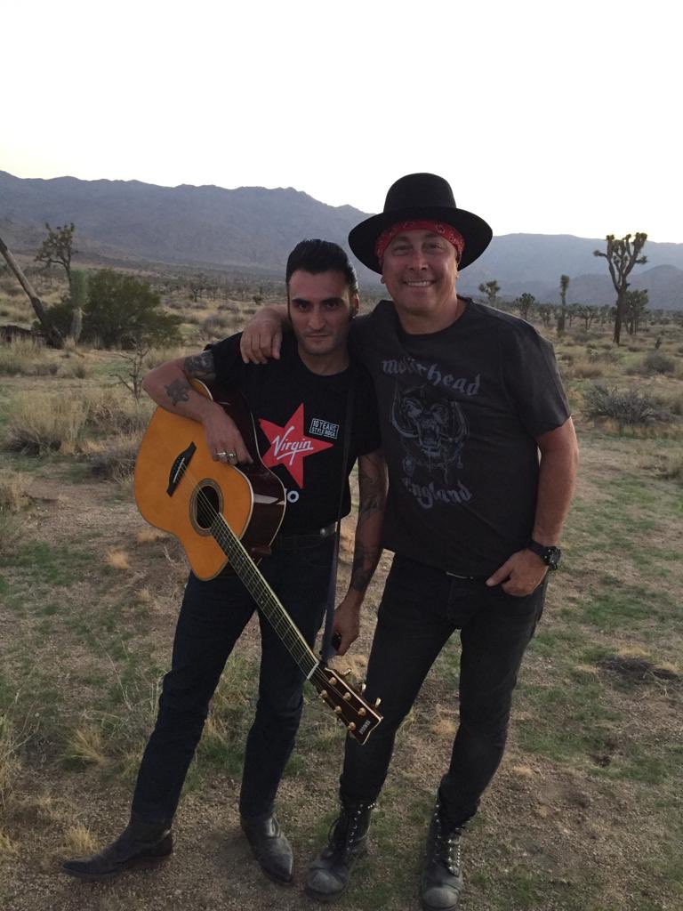 RevolverShow's tweet photo. .@VIRGINRINGO ricorda #onair su @VirginRadioIT il viaggio in California con #borntobefastersons, dopo il Joshua Tree Inn e il tributo a Gram Parson ecco la tappa al Harmony Motel dove gli @U2 partorirono l’album #TheJoshuaTree! #StayRock https://t.co/duW2S2j7FM