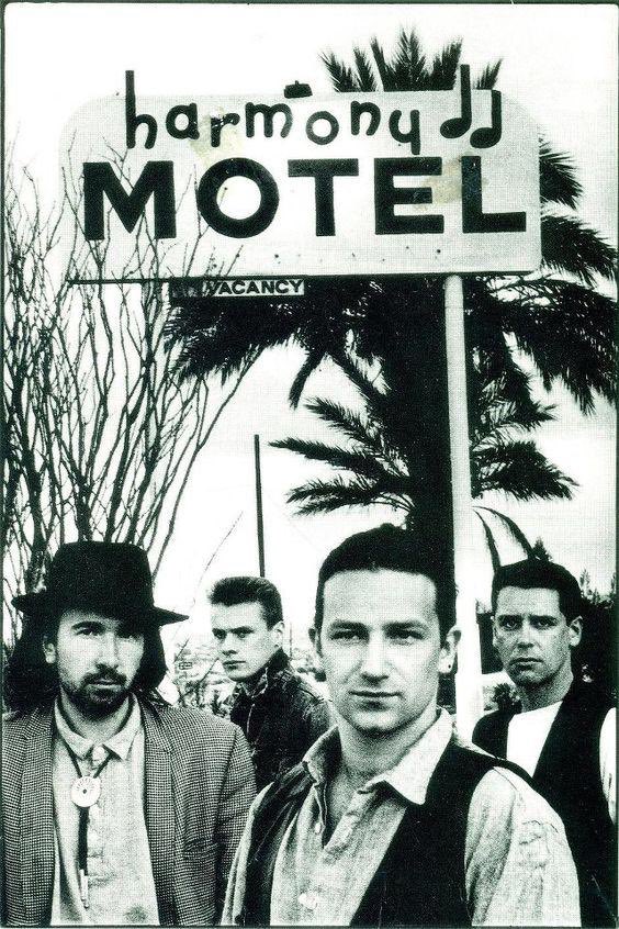 RevolverShow's tweet photo. .@VIRGINRINGO ricorda #onair su @VirginRadioIT il viaggio in California con #borntobefastersons, dopo il Joshua Tree Inn e il tributo a Gram Parson ecco la tappa al Harmony Motel dove gli @U2 partorirono l’album #TheJoshuaTree! #StayRock https://t.co/duW2S2j7FM