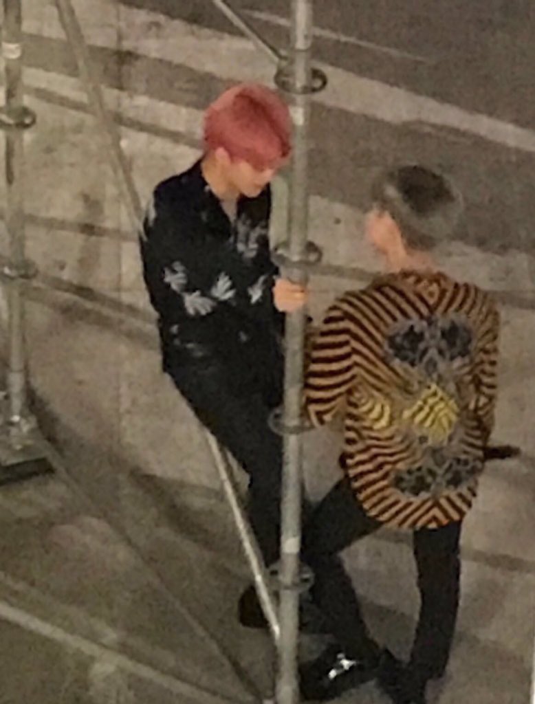 BEEBER170445's tweet photo. น้องจองกุกคะ ถ้าหนูยังชักช้า พี่ว่ามันอาจจะไม่ทันการนะคะ ._. https://t.co/LcsqymT6yx