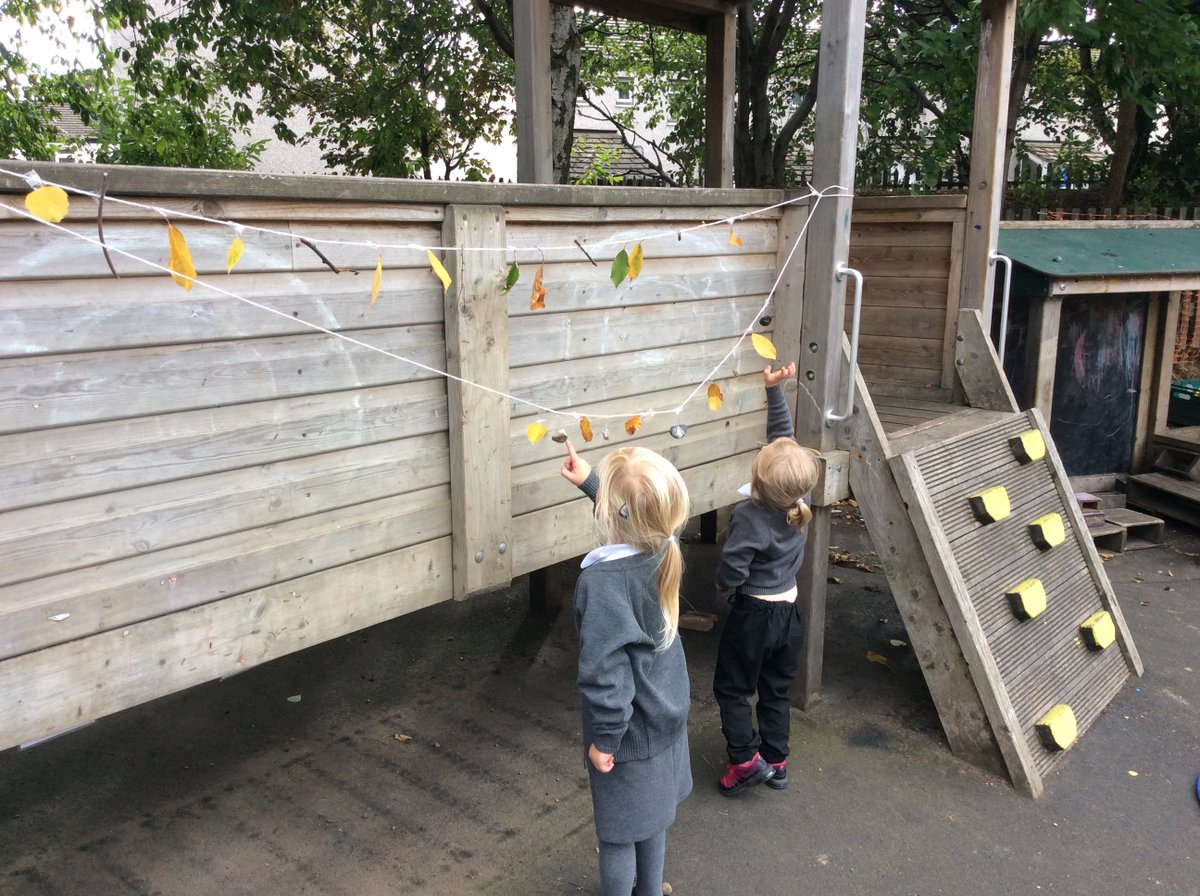 LowRoadEYFS's tweet photo. We made some wonderful patterns out of natural objects.  #MusicFederation https://t.co/Uhpzyxn31X