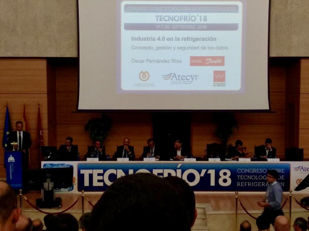 Danfoss_Iberia's tweet photo. Seguimos en #Tecnofrío18 con Juan Pedro Gallardo y Óscar Fernández compartiendo sus conocimientos sobre la industria de la refrigeración #Danfoss https://t.co/i1y9tCNqYo