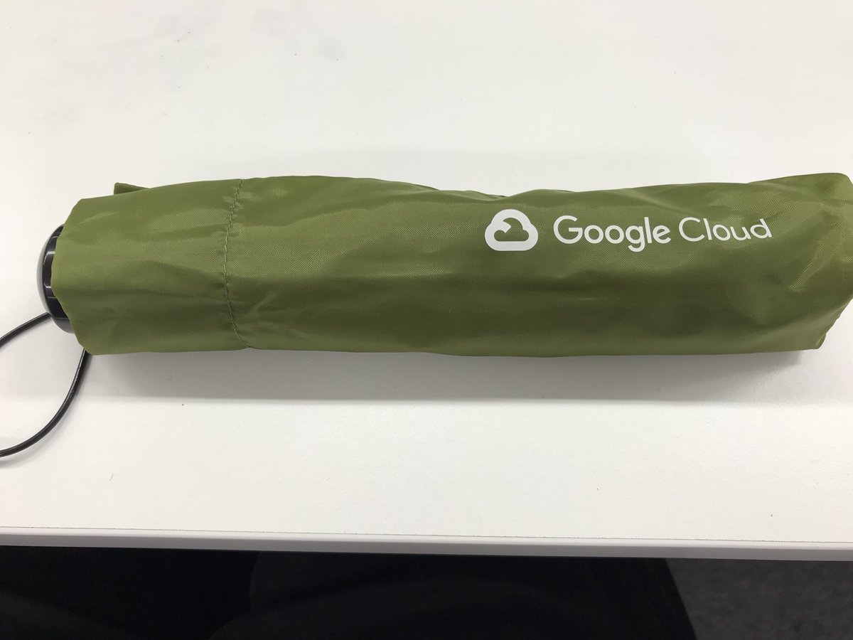 wildtiger0713's tweet photo. まさかの折りたたみ傘もらえた。これはうれしす。#GoogleCloudNext18 https://t.co/aWy6znoYrT