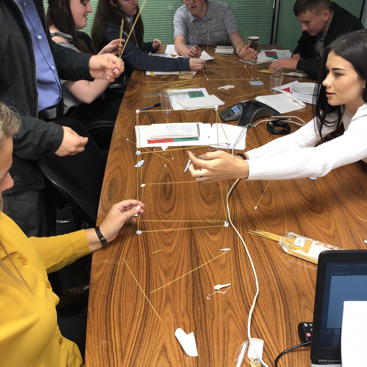 AlexApprentices's tweet photo. The start of a new #school year means we have new #apprentices! 😃👐
Vicky, Tom, Cody, Harry, Dominic, Ryan, Aaron and Helena...welcome to the @AlexApprentices #programme! Here they are getting stuck in to some team building activities! #apprenticeships https://t.co/QiPtlgx29i