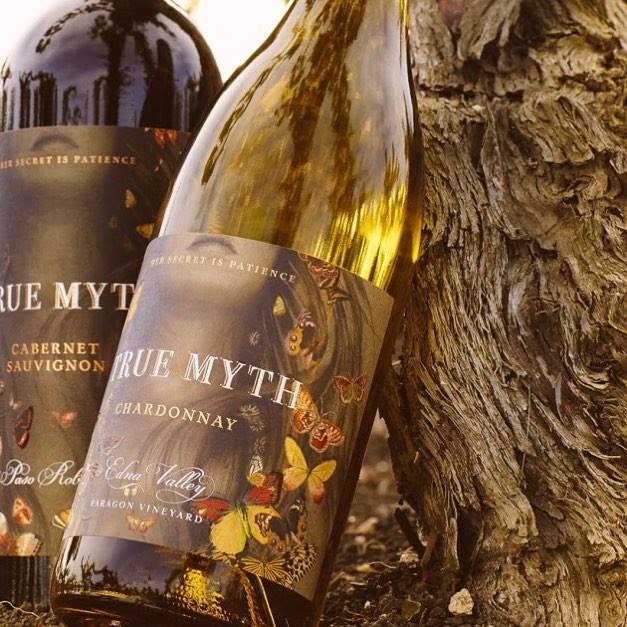 Talk about dreamy, autumnal bottle art! 🌬🍂 <a href="/truemythwines/">True Myth Wines</a> Chardonnay is a <a href="/WineSpectator/">Wine Spectator</a> "California White Fit For Fall" and we couldn’t agree more! ✨🍁