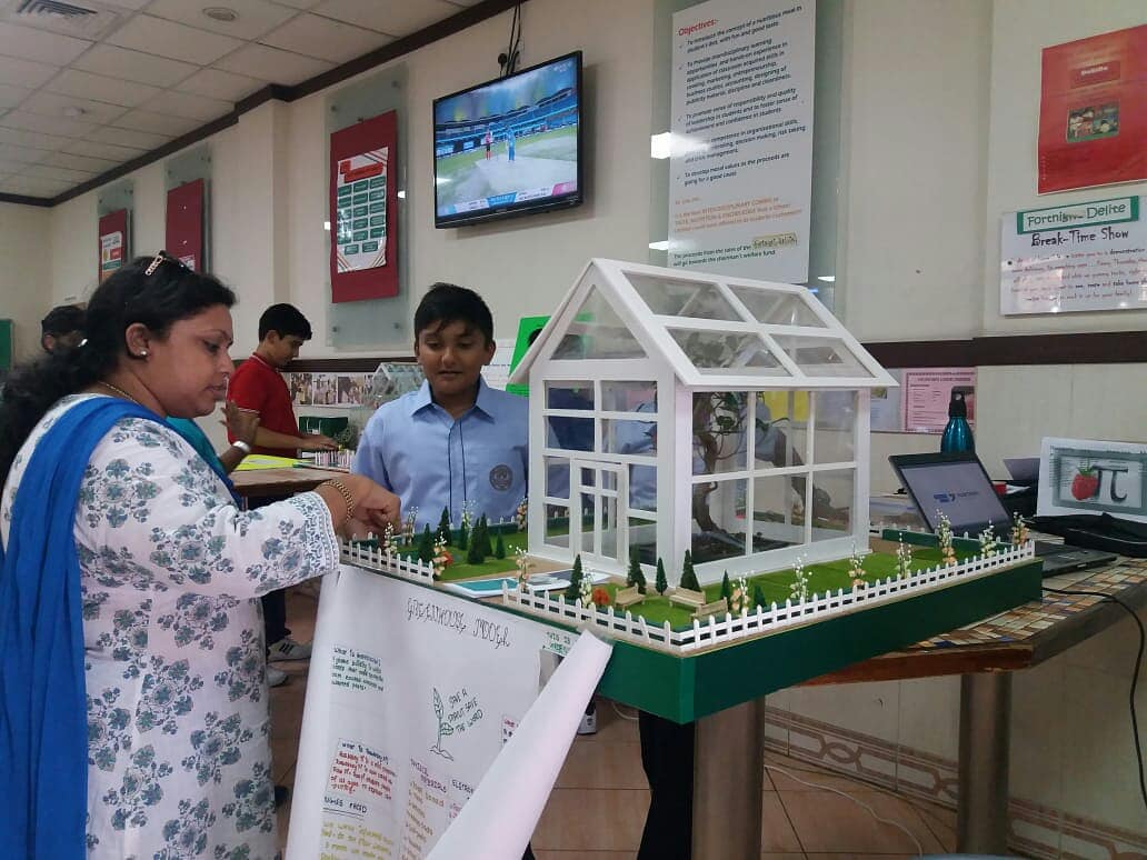 IHScodeclan's tweet photo. When it comes to science and technology, the learners of @IndianHigh_DXB will never fail to IMAGINE, INVENT and INSPIRE! #summerinnovationchallenge2018 #scienceroadshow  #makingandcoding https://t.co/QuMJvv1Bcc