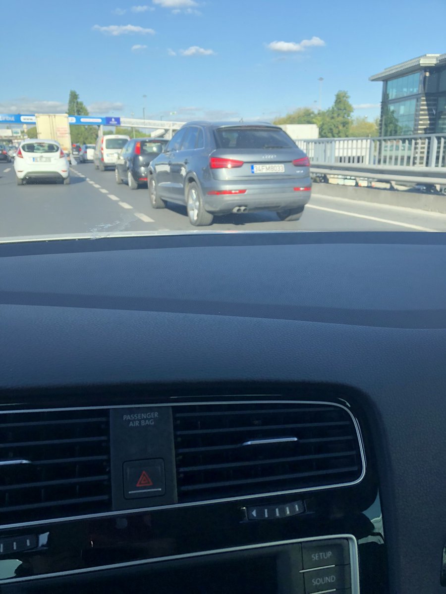 sedatoka's tweet photo. @suleymansoylu insanların hayatını tehlikeye sokan bir trafik canavarı(34 fm 8033) https://t.co/XmqWoPoQq6
